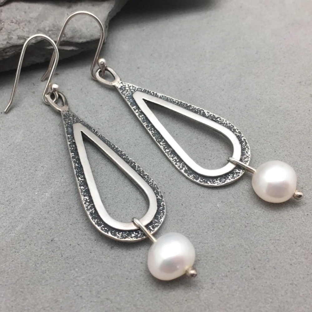 Silpada Vintage Sterling Silver Genuine Pearl Tear Drop Design Earrings - Picture 2 of 8